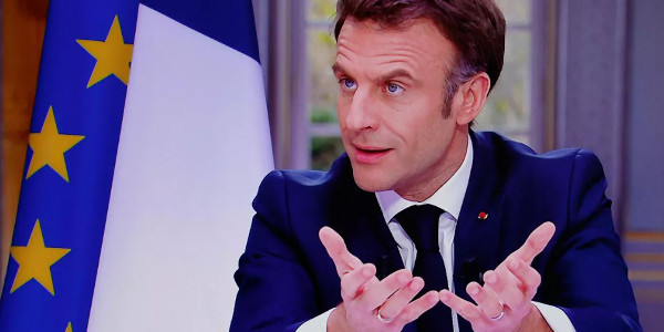 emmanuel macron 032023