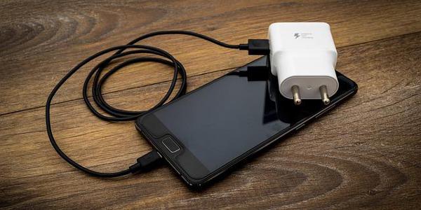 smartphone chargeur 062022